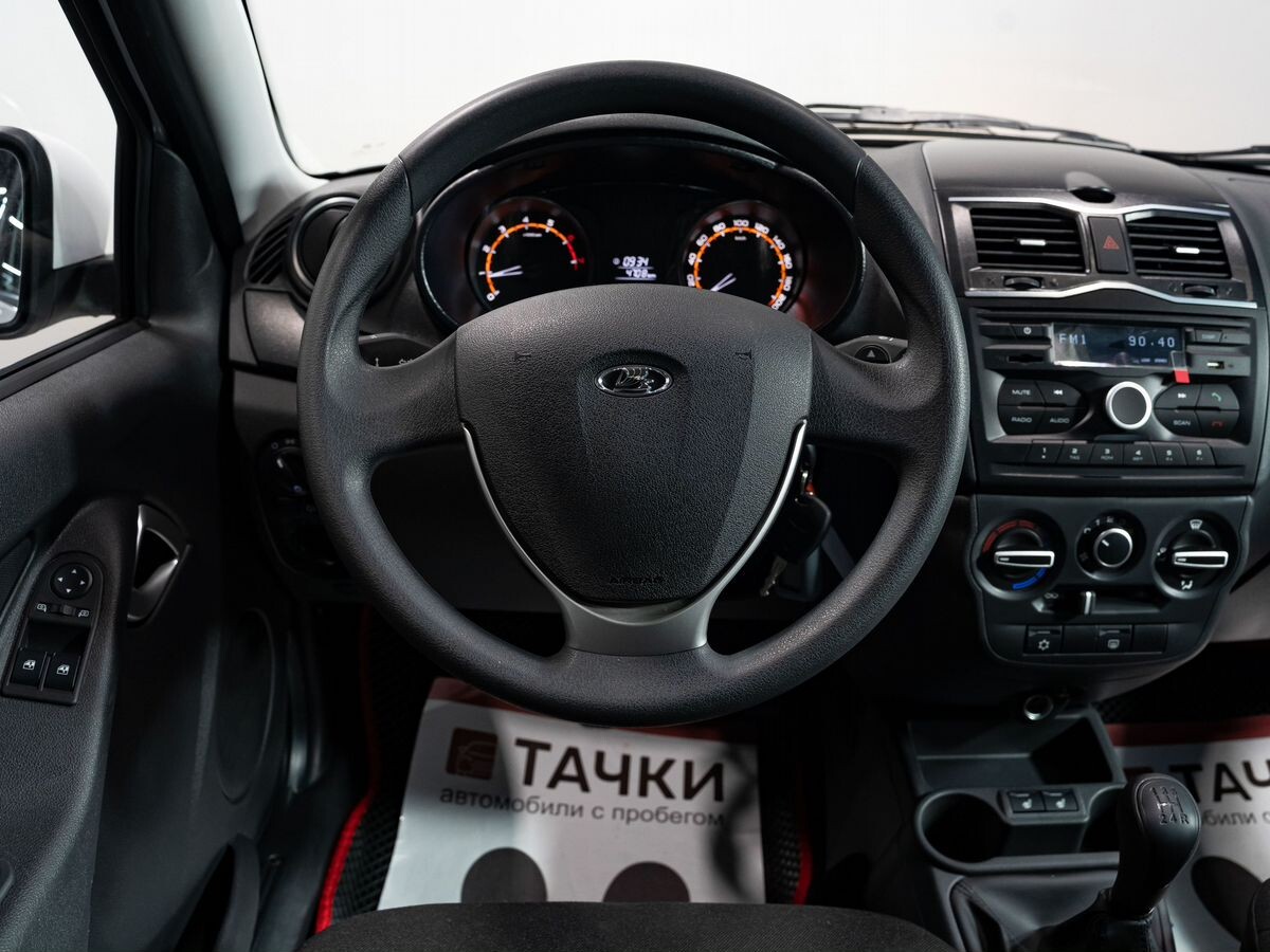 Lada (ВАЗ) Granta 2024 - фото автомобиля