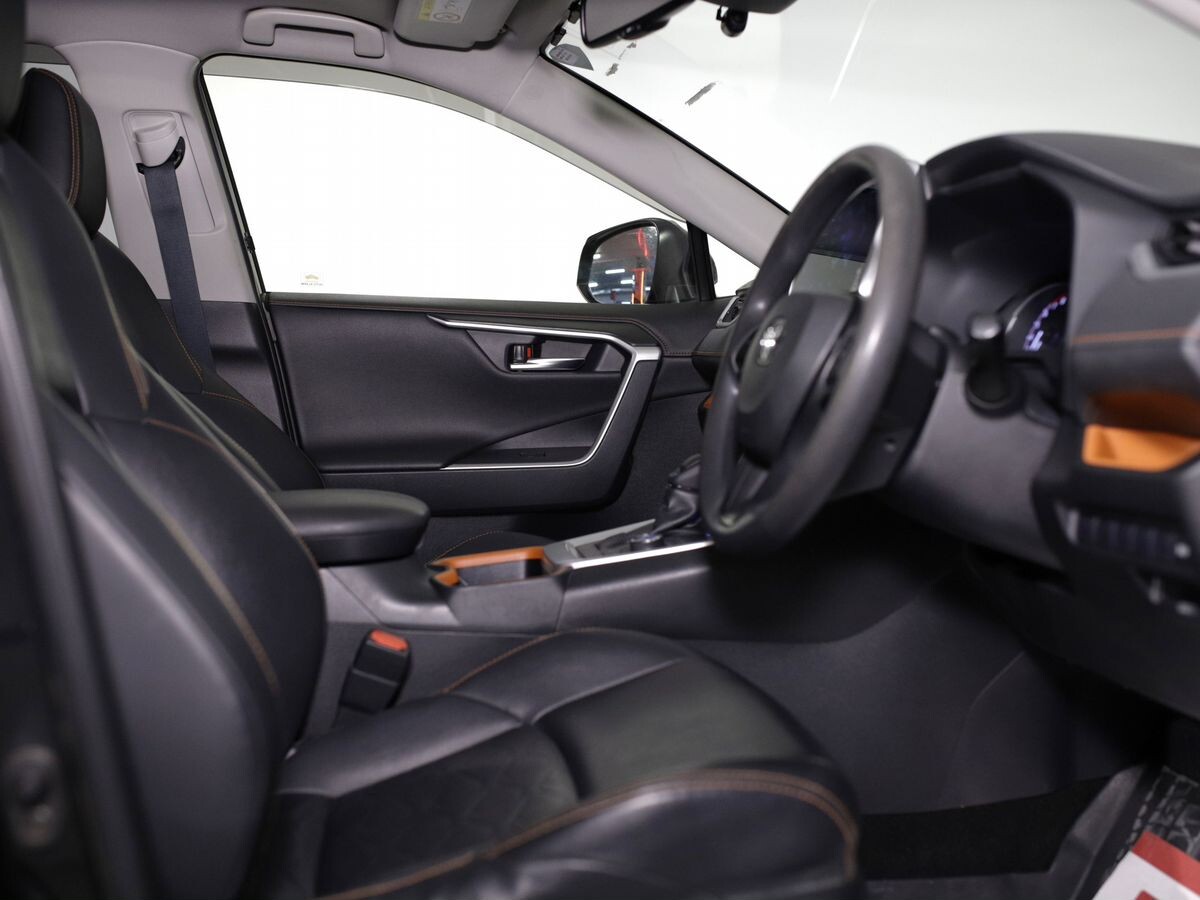 Toyota RAV4 2019 - фото автомобиля