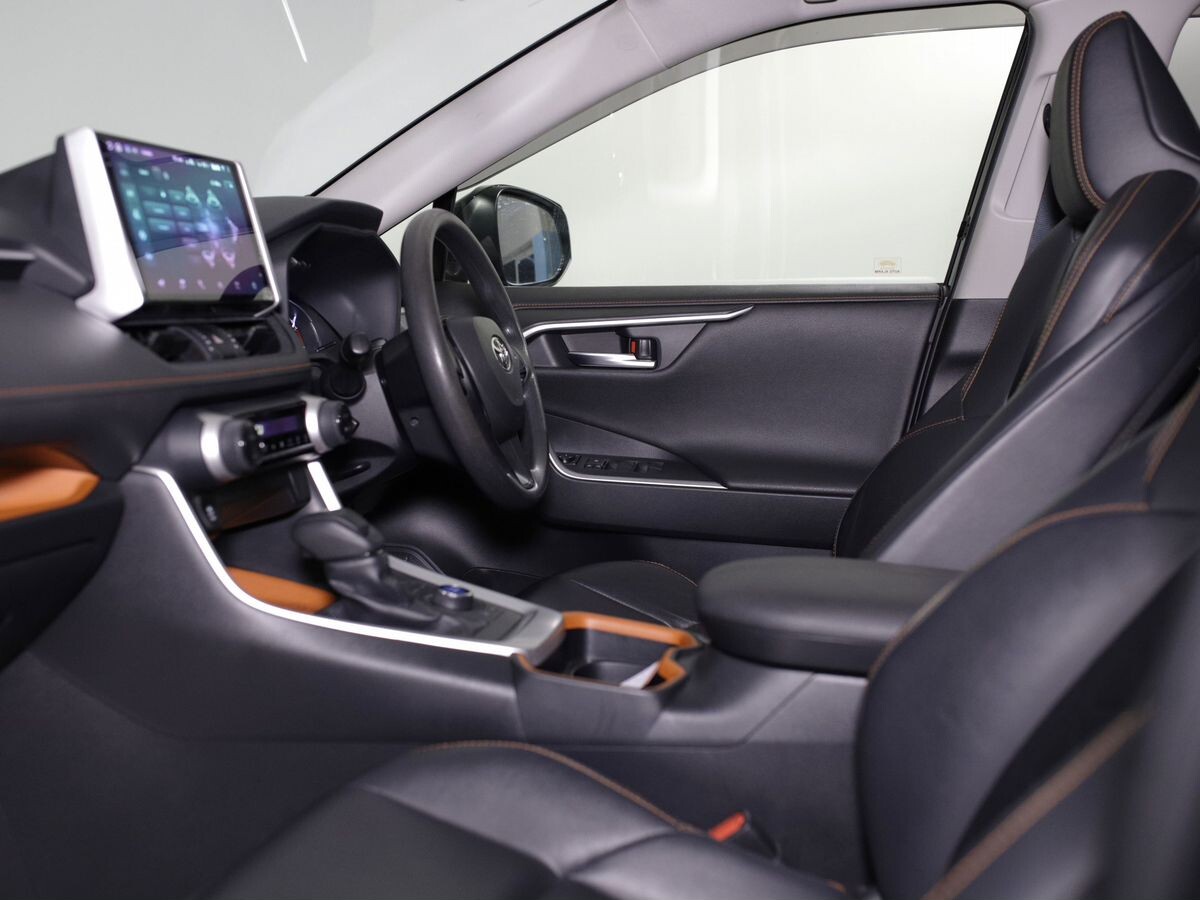 Toyota RAV4 2019 - фото автомобиля