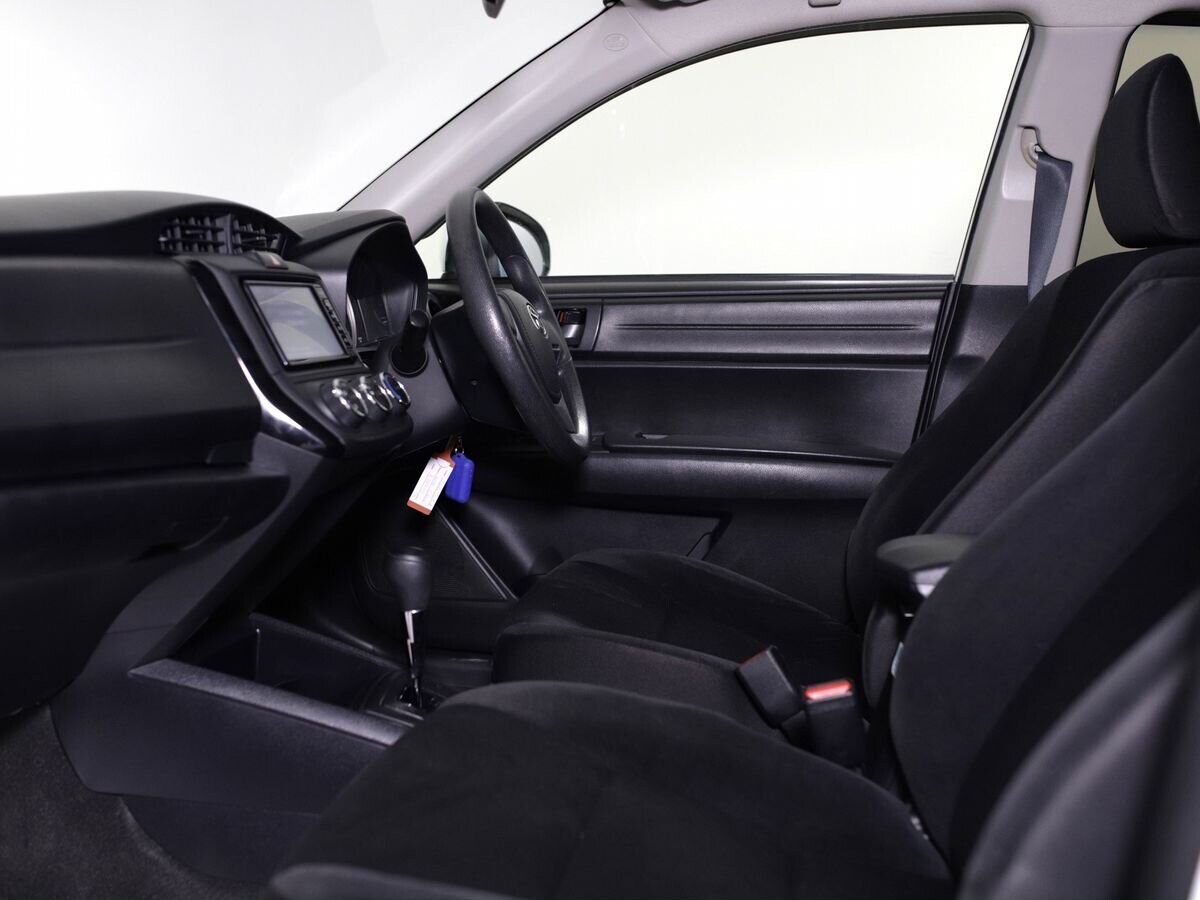 Toyota Corolla 2017 - фото автомобиля