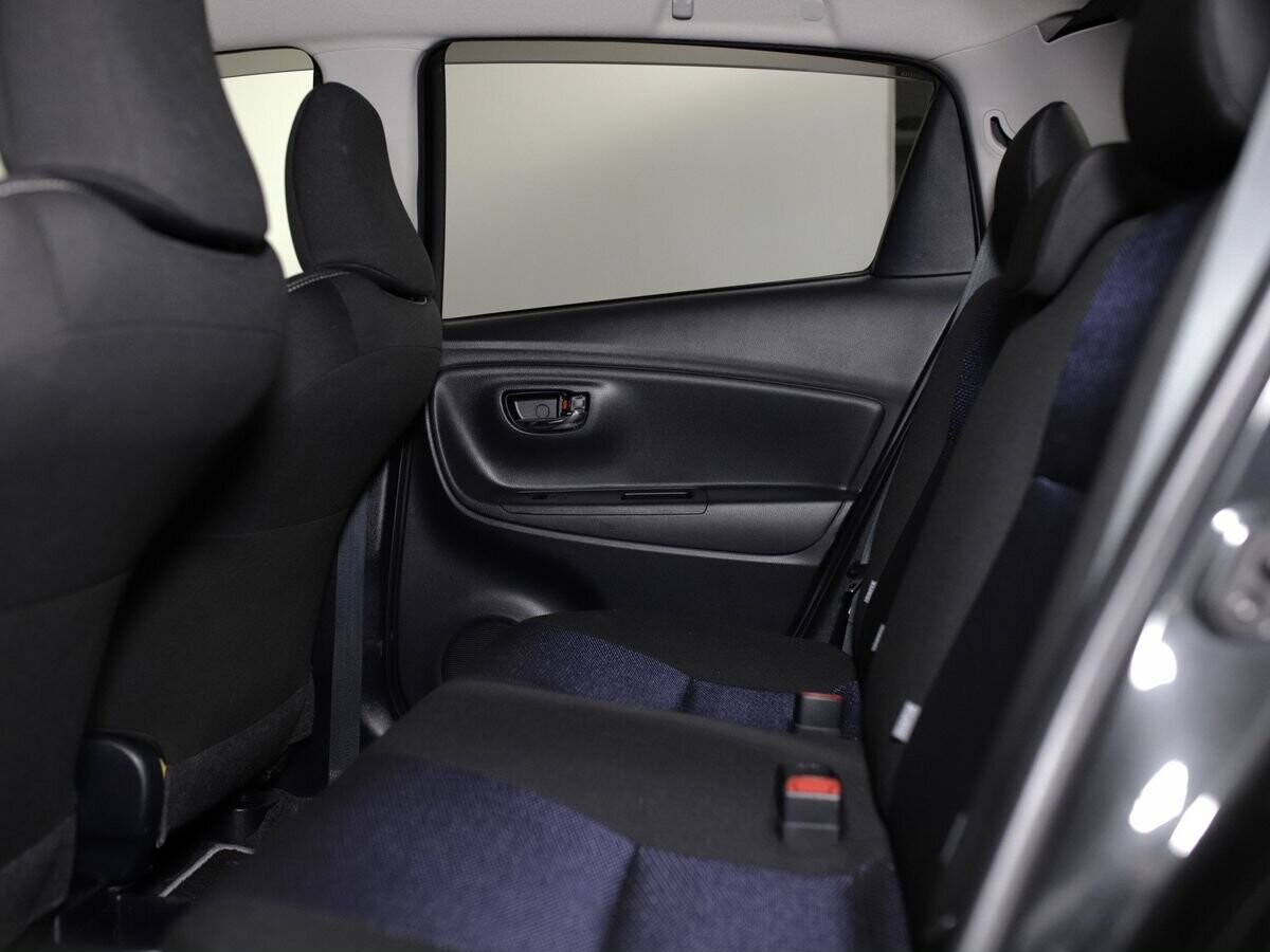 Toyota Vitz 2018 - фото автомобиля