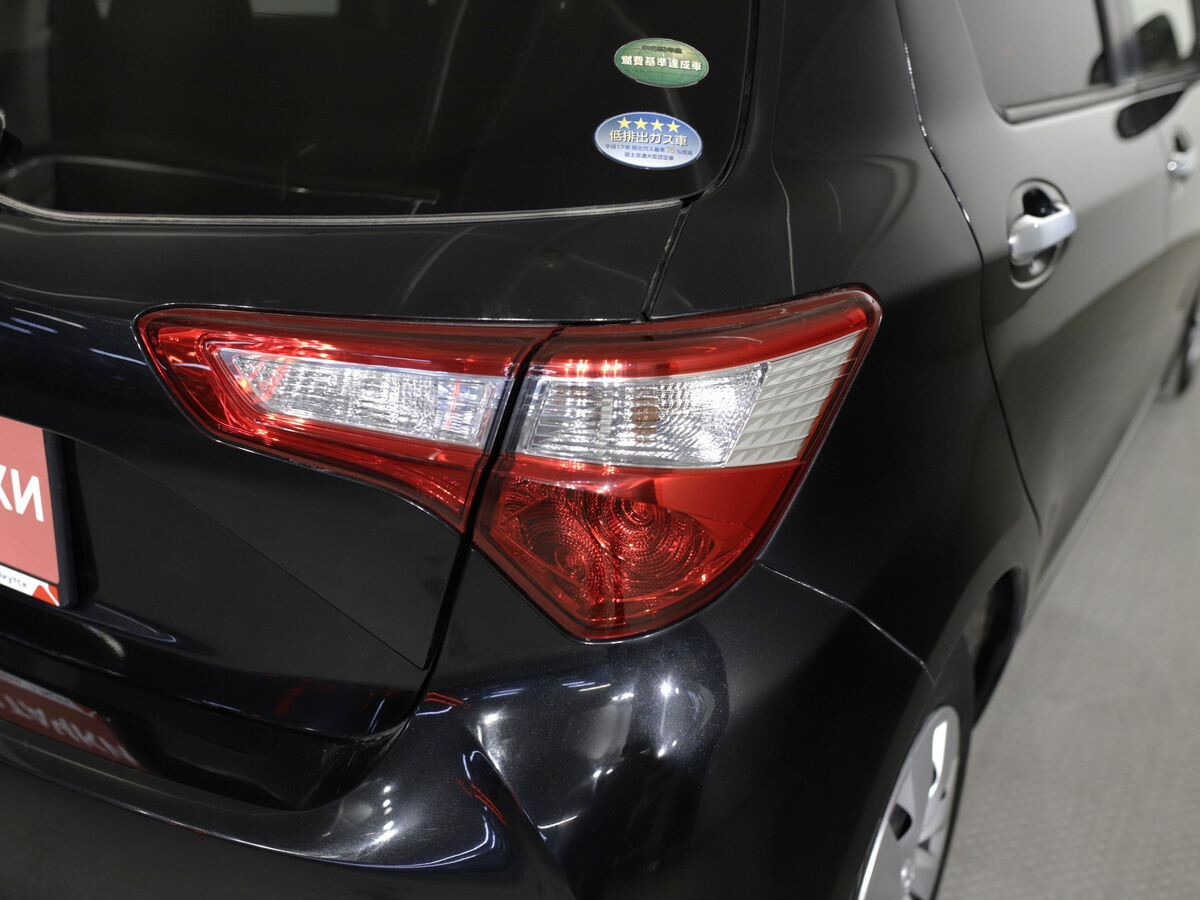 Toyota Vitz 2018 - фото автомобиля