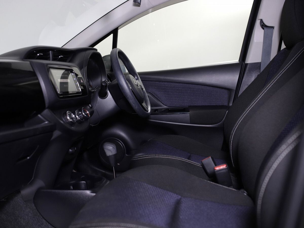 Toyota Vitz 2018 - фото автомобиля