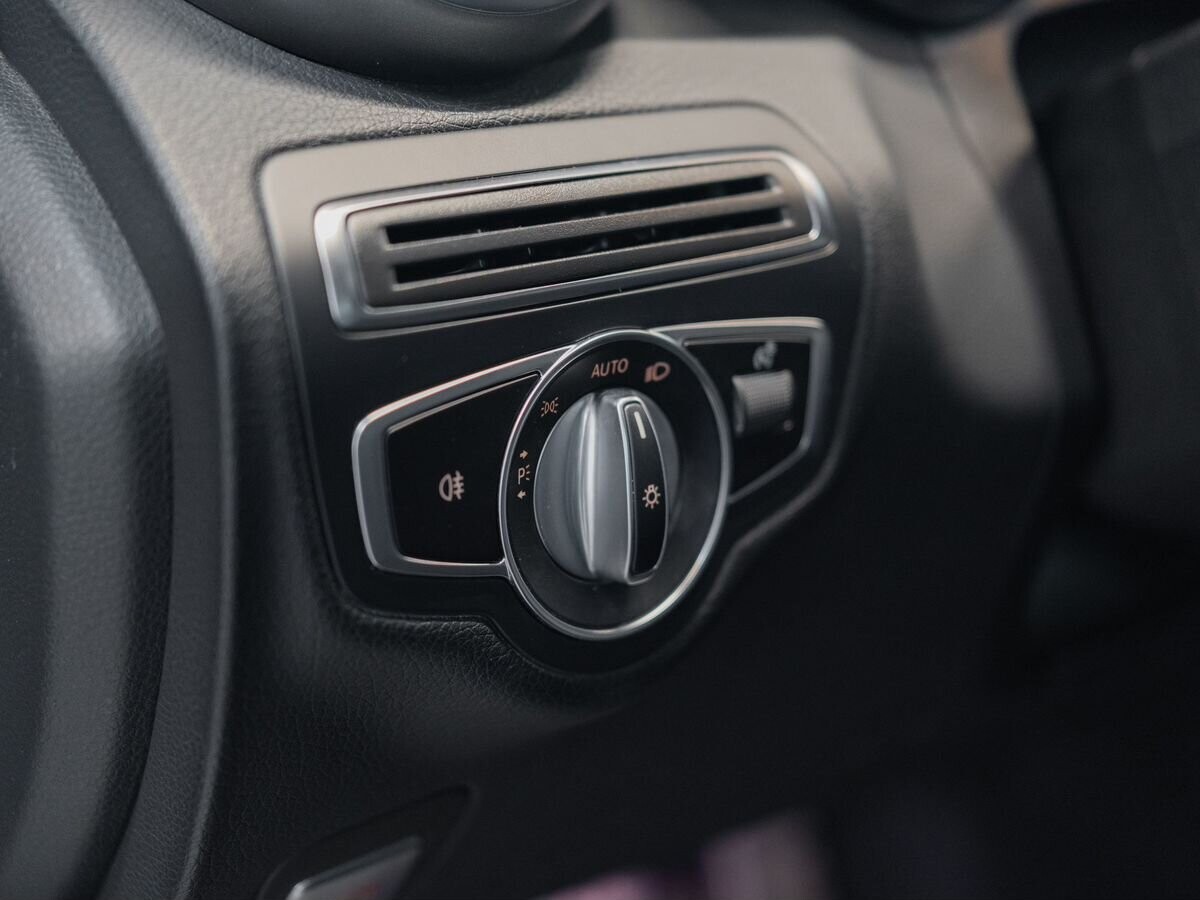 Mercedes-Benz C-Класс 2019 - фото автомобиля