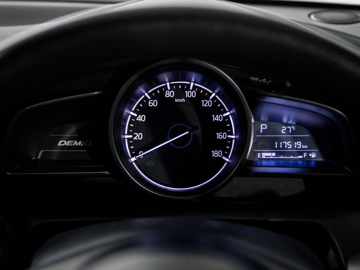 Mazda Demio 2016 - фото автомобиля