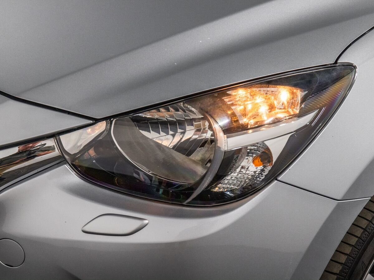 Mazda Demio 2016 - фото автомобиля