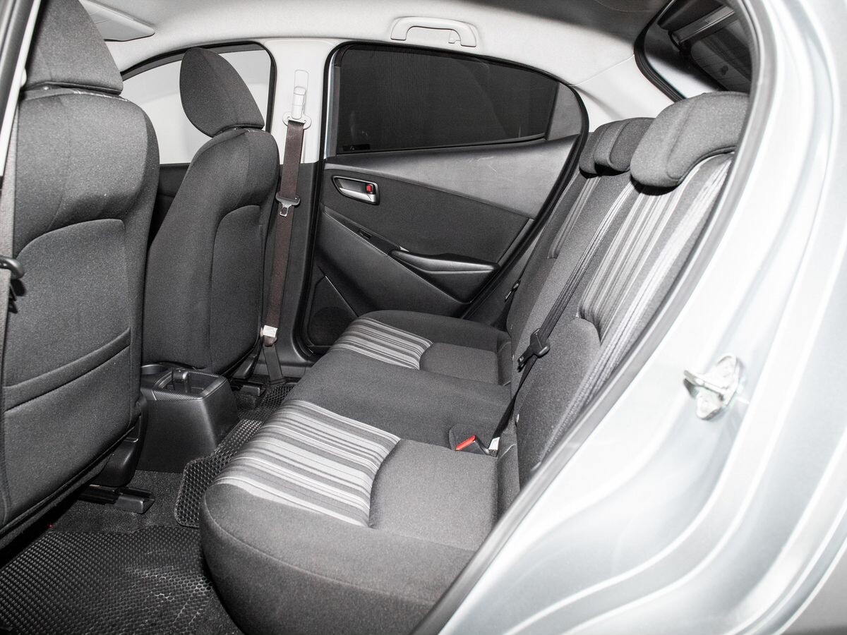 Mazda Demio 2016 - фото автомобиля