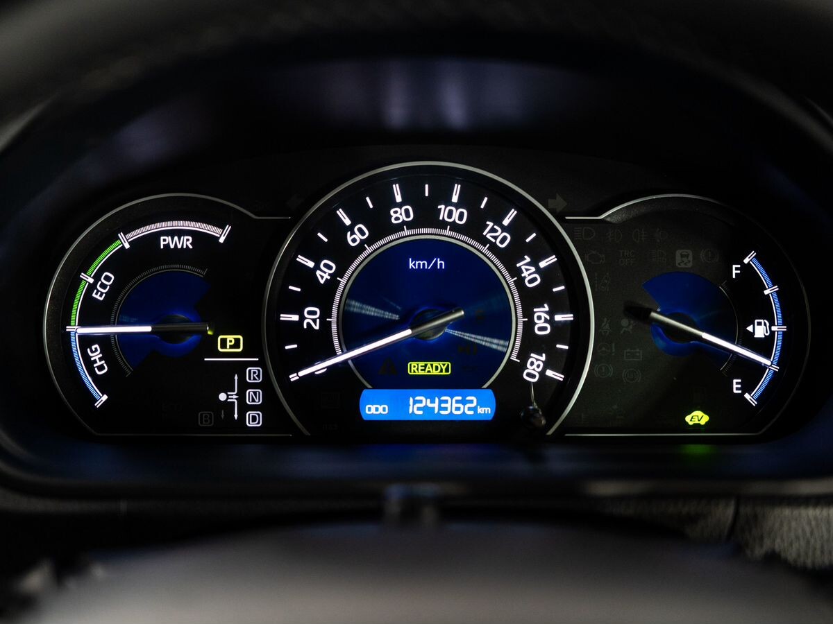 Toyota Noah 2018 - фото автомобиля