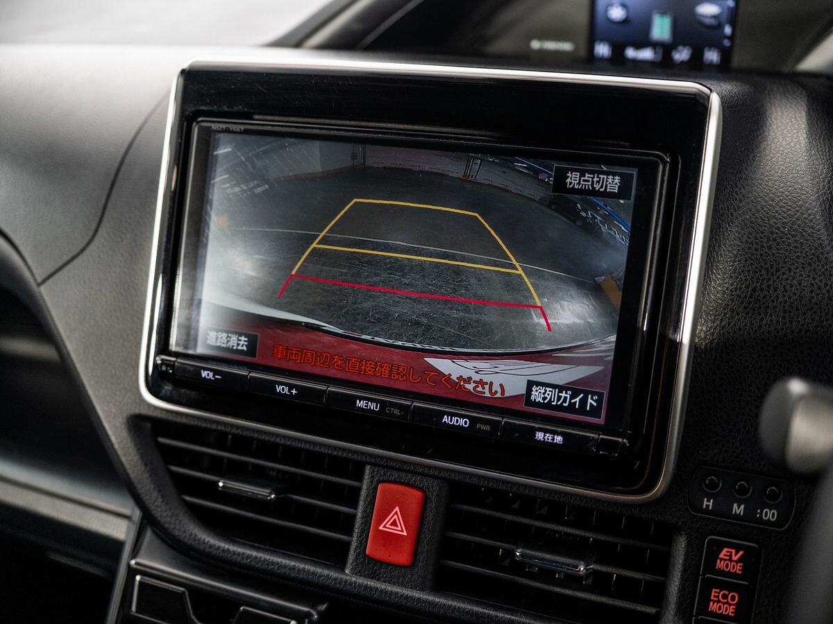 Toyota Noah 2018 - фото автомобиля