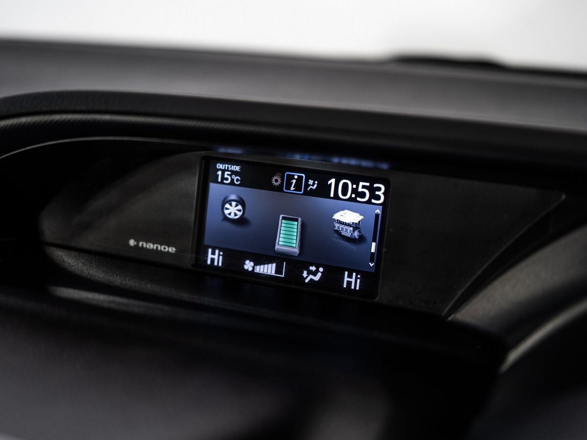 Toyota Noah 2018 - фото автомобиля