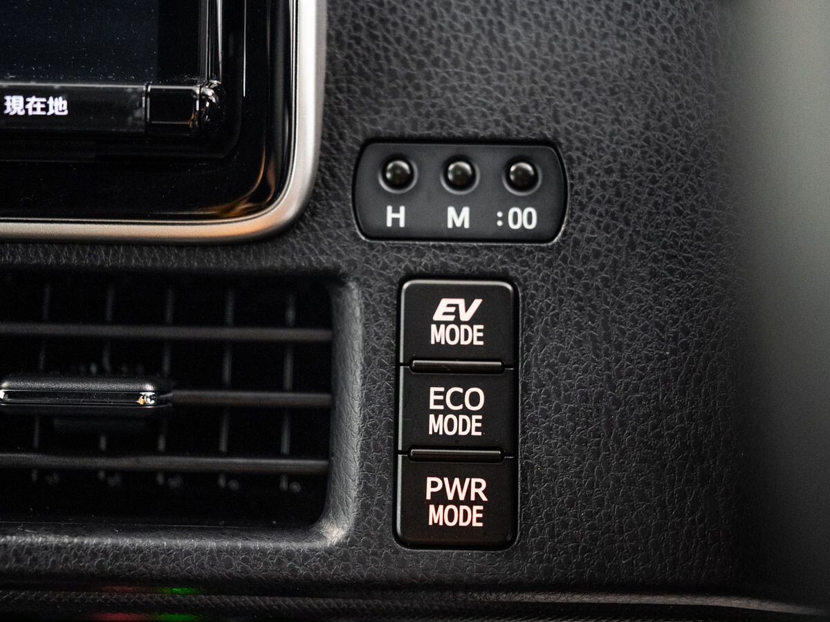 Toyota Noah 2018 - фото автомобиля