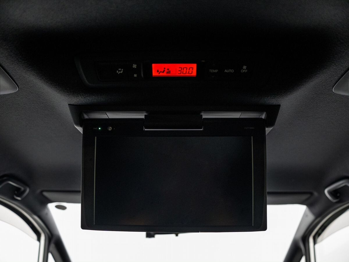 Toyota Noah 2018 - фото автомобиля