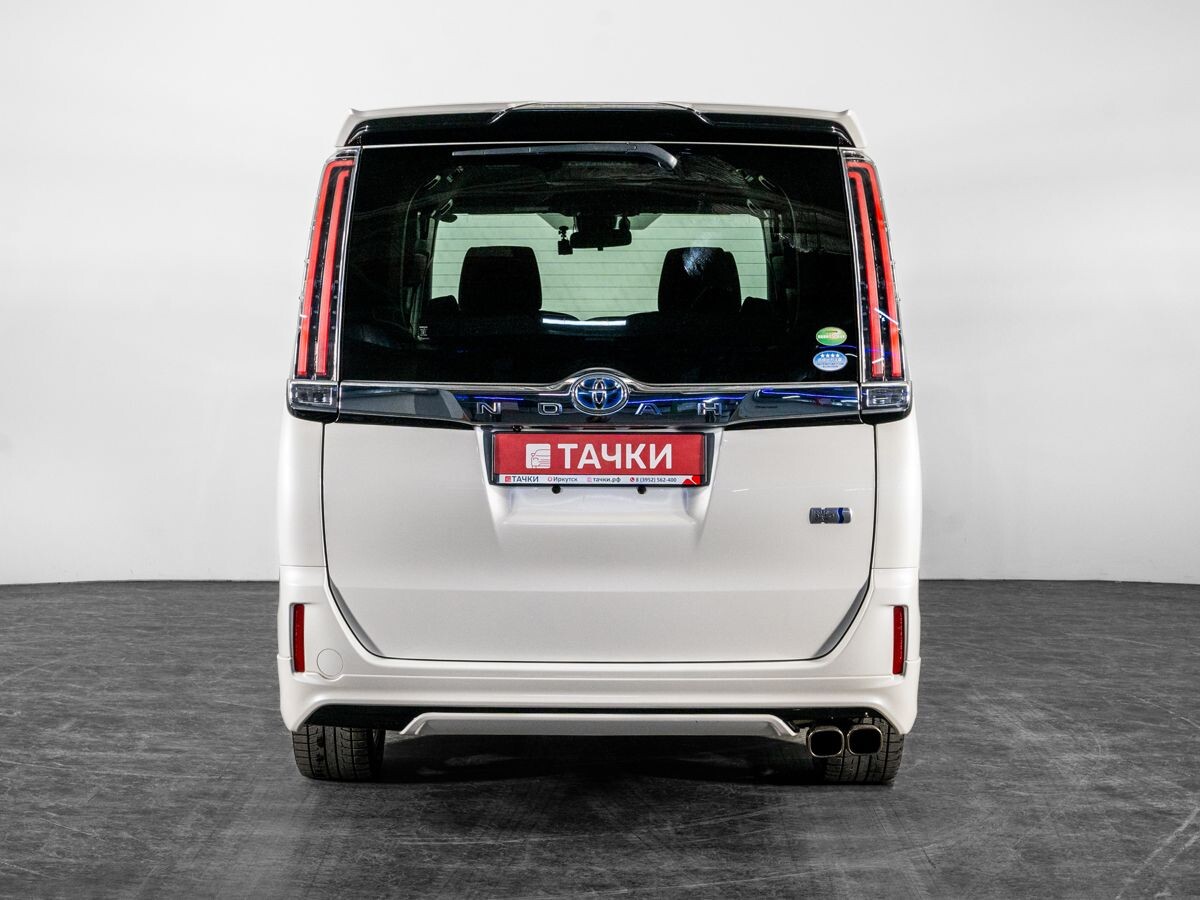 Toyota Noah 2018 - фото автомобиля