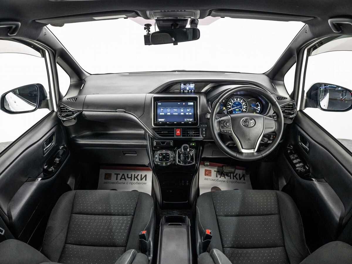 Toyota Noah 2018 - фото автомобиля