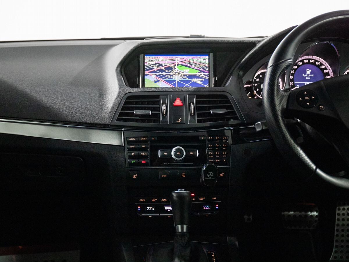 Mercedes-Benz E-Класс 2011 - фото автомобиля