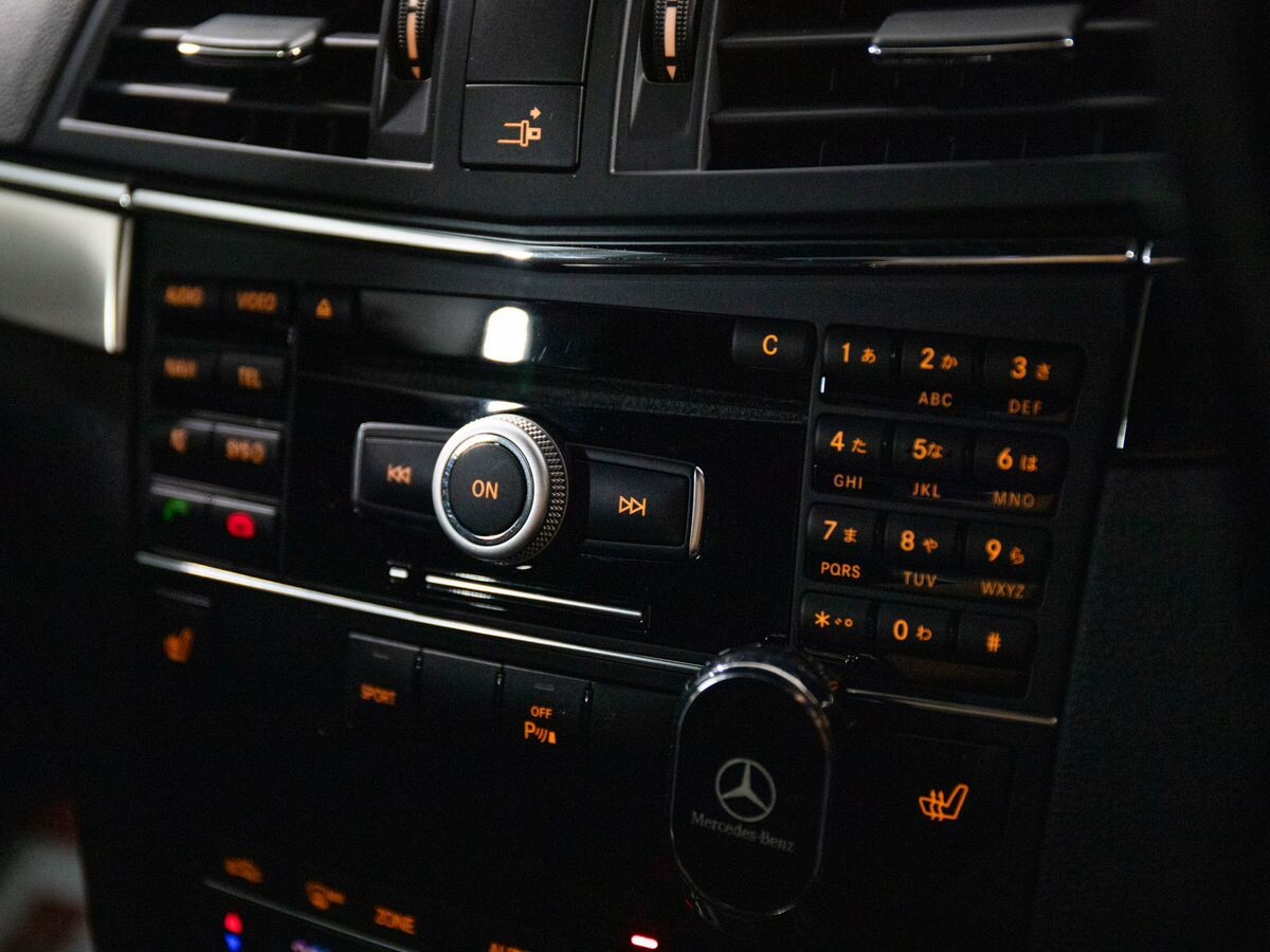 Mercedes-Benz E-Класс 2011 - фото автомобиля