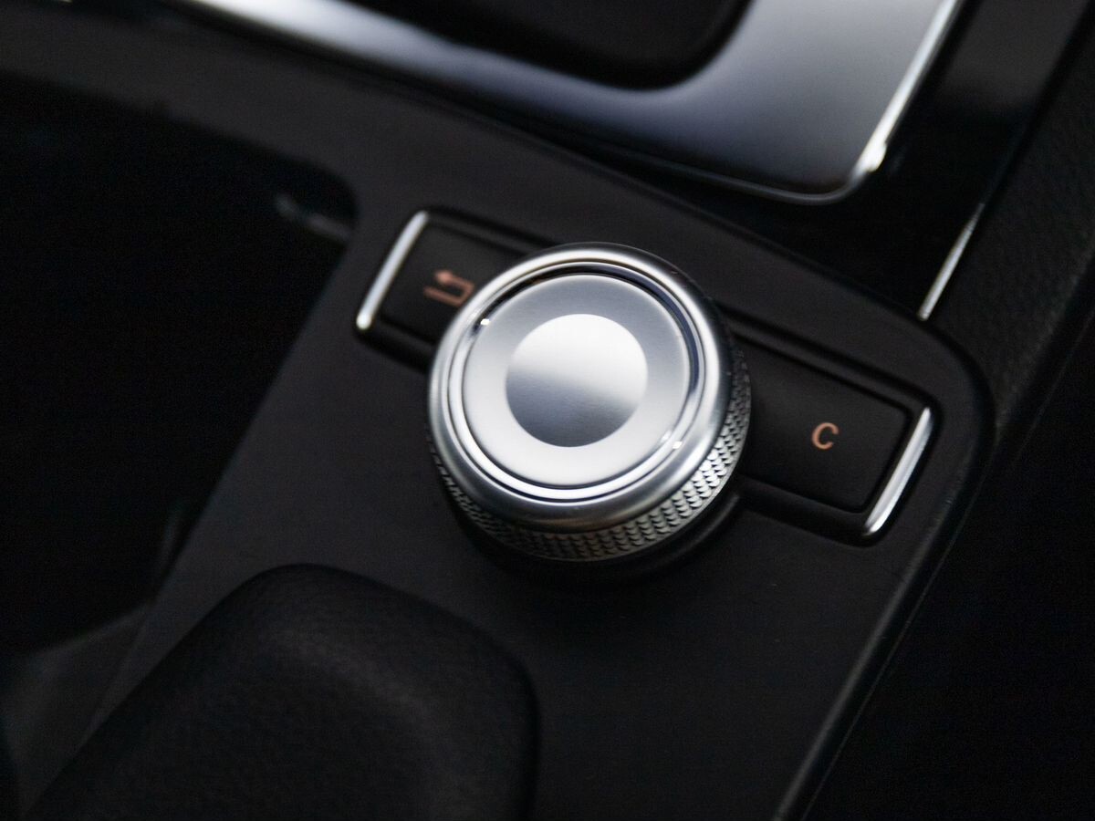 Mercedes-Benz E-Класс 2011 - фото автомобиля