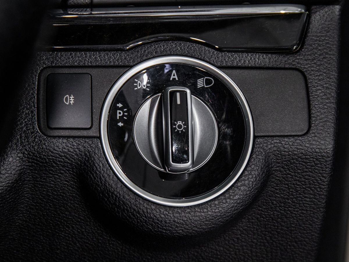 Mercedes-Benz E-Класс 2011 - фото автомобиля