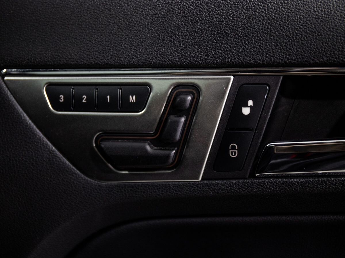 Mercedes-Benz E-Класс 2011 - фото автомобиля