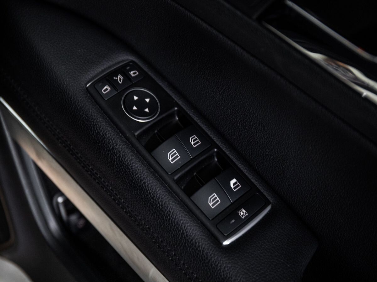 Mercedes-Benz E-Класс 2011 - фото автомобиля