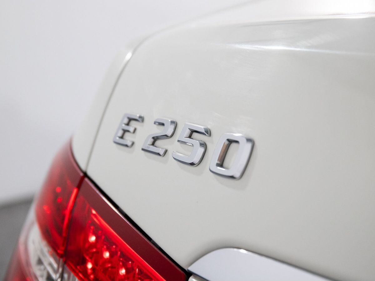 Mercedes-Benz E-Класс 2011 - фото автомобиля