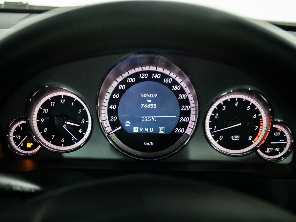 Mercedes-Benz E-Класс 2011 - фото автомобиля