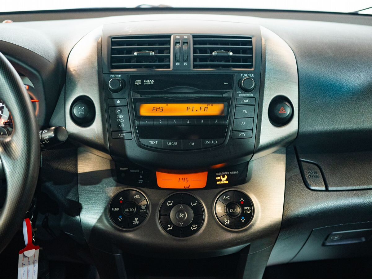 Toyota RAV4 2011 - фото автомобиля