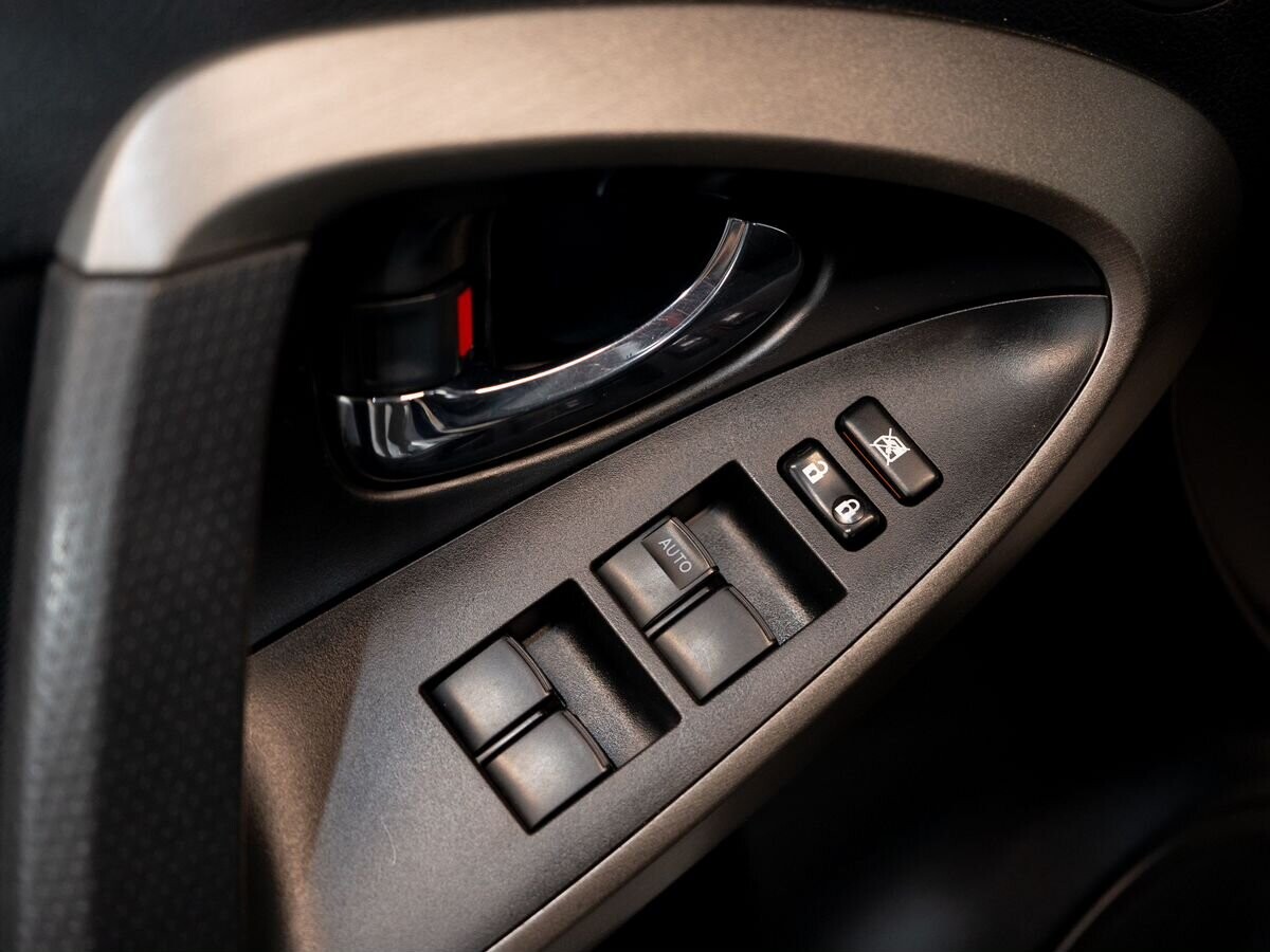 Toyota RAV4 2011 - фото автомобиля