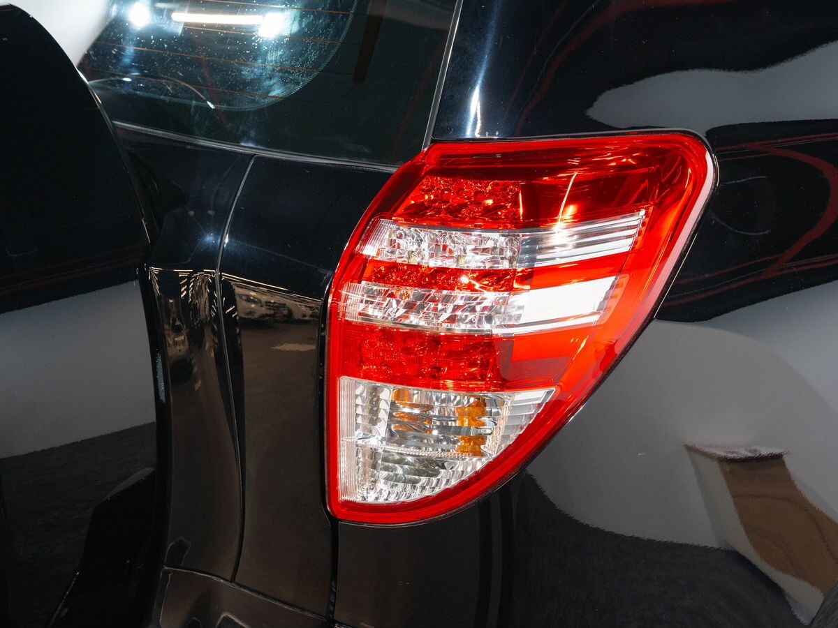 Toyota RAV4 2011 - фото автомобиля