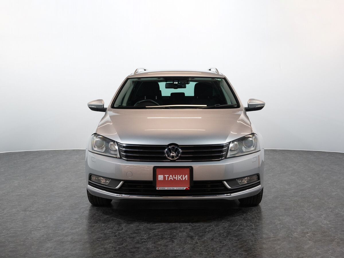 Volkswagen Passat 2011 - фото автомобиля