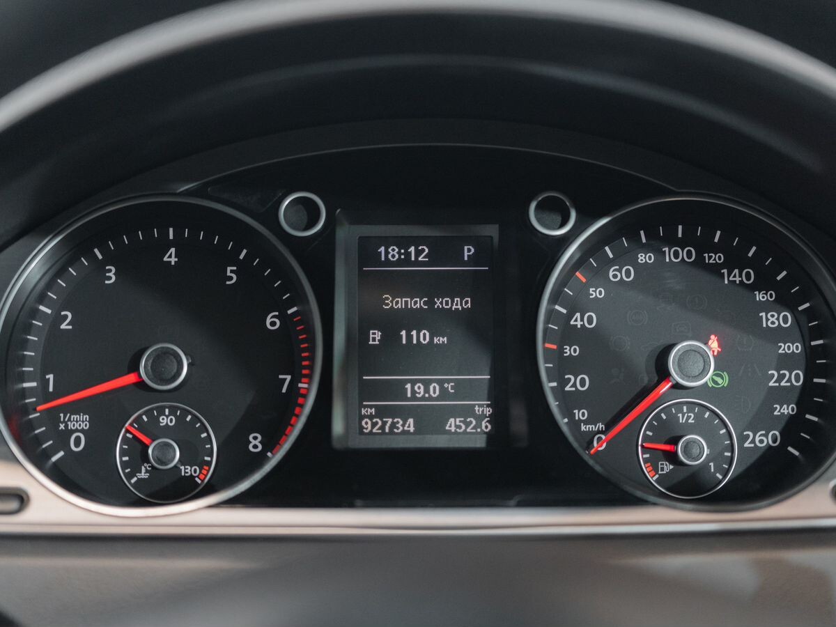 Volkswagen Passat 2011 - фото автомобиля