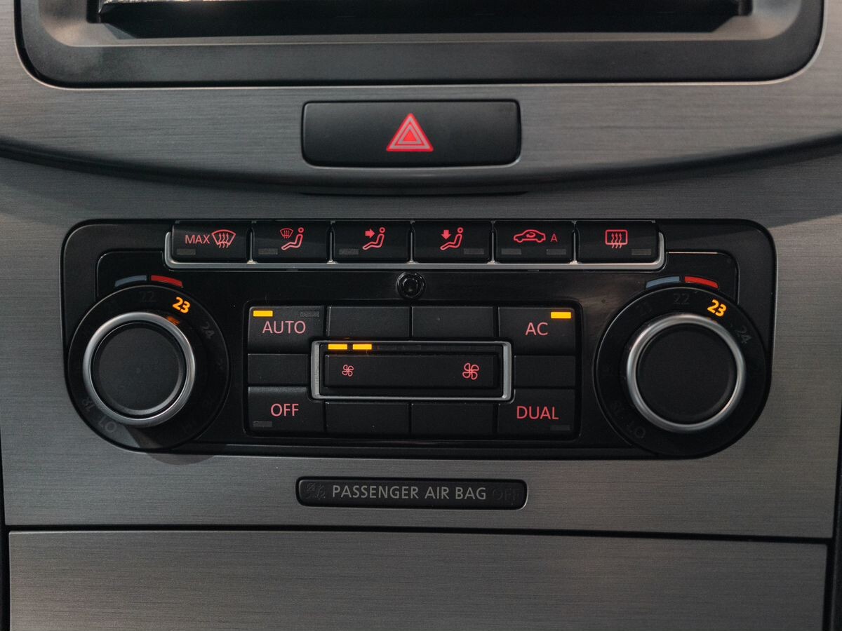 Volkswagen Passat 2011 - фото автомобиля