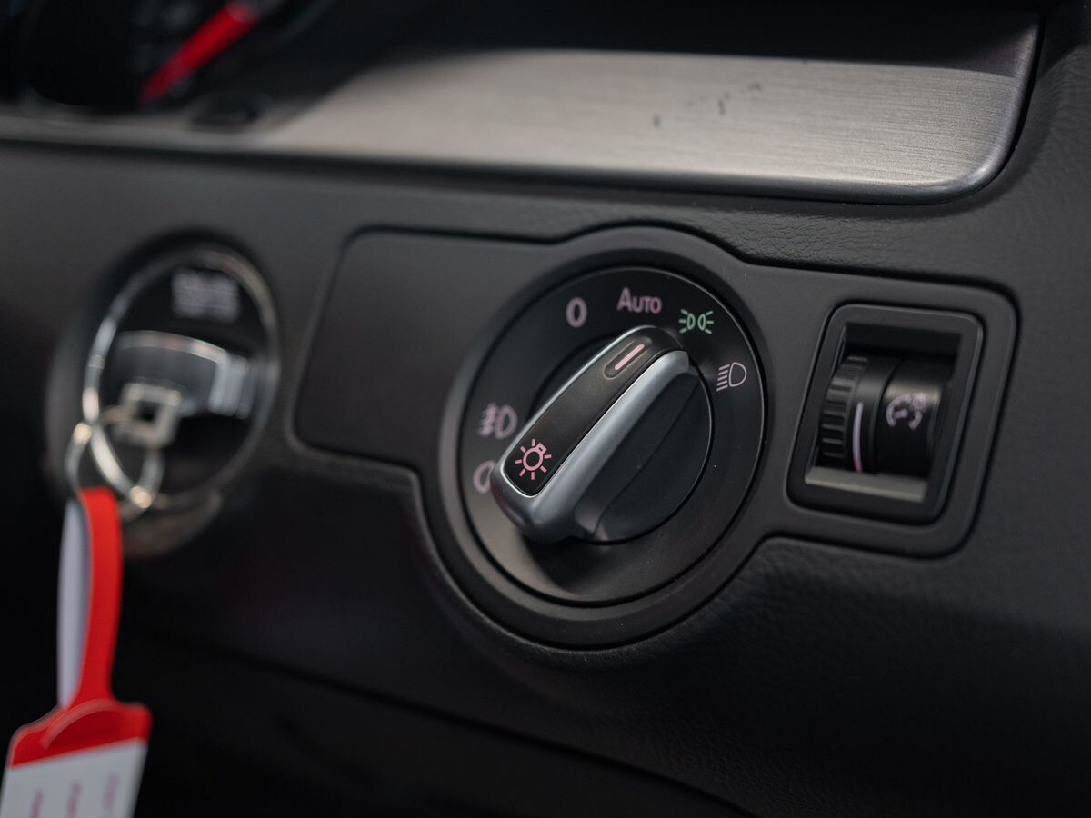 Volkswagen Passat 2011 - фото автомобиля