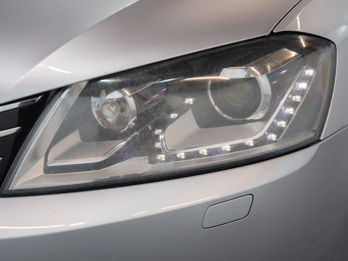 Volkswagen Passat 2011 - фото автомобиля