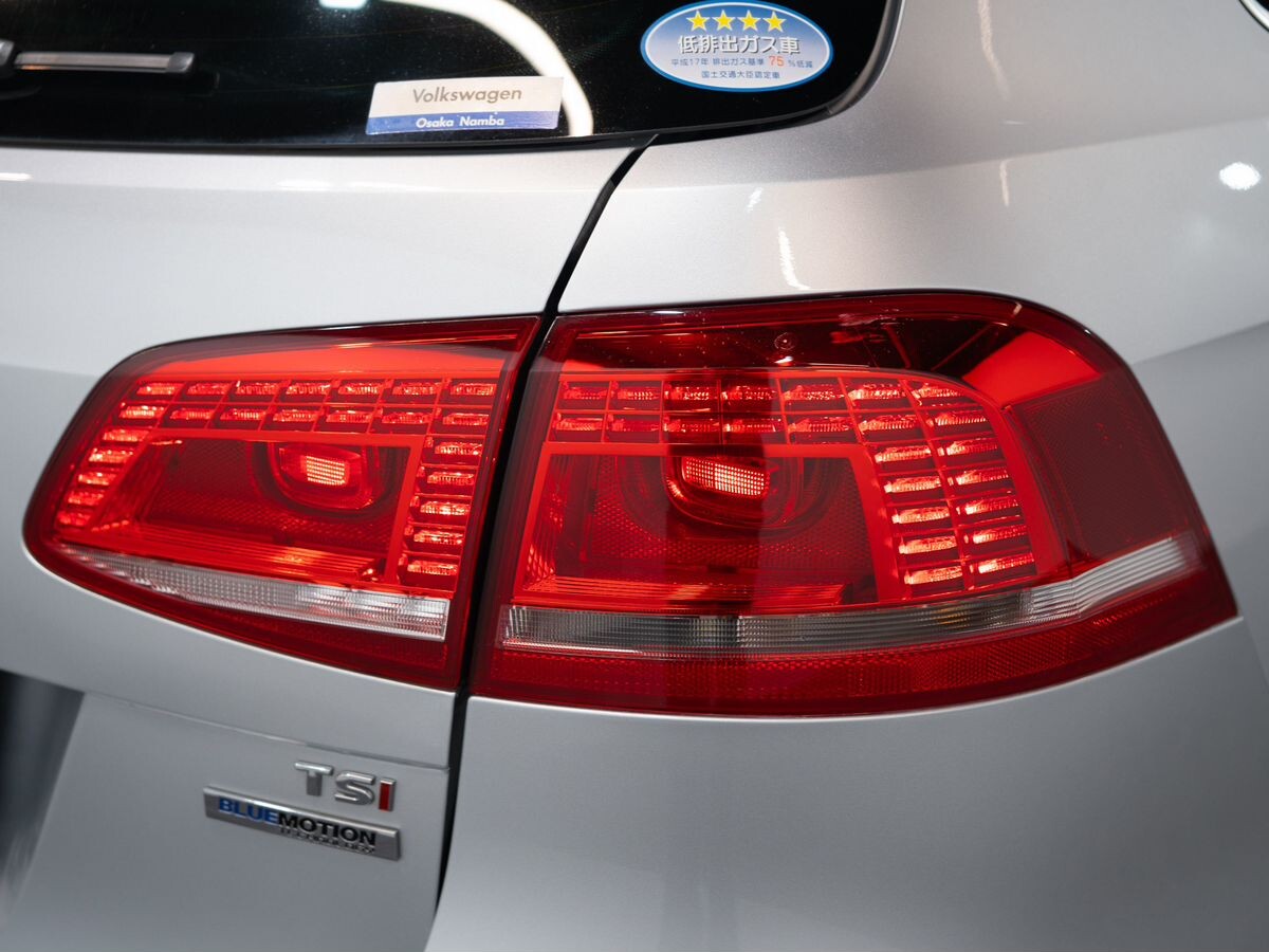 Volkswagen Passat 2011 - фото автомобиля