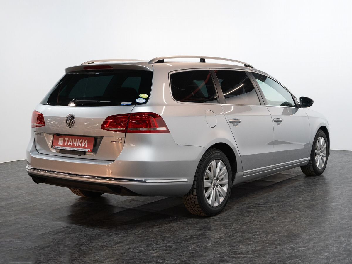 Volkswagen Passat 2011 - фото автомобиля