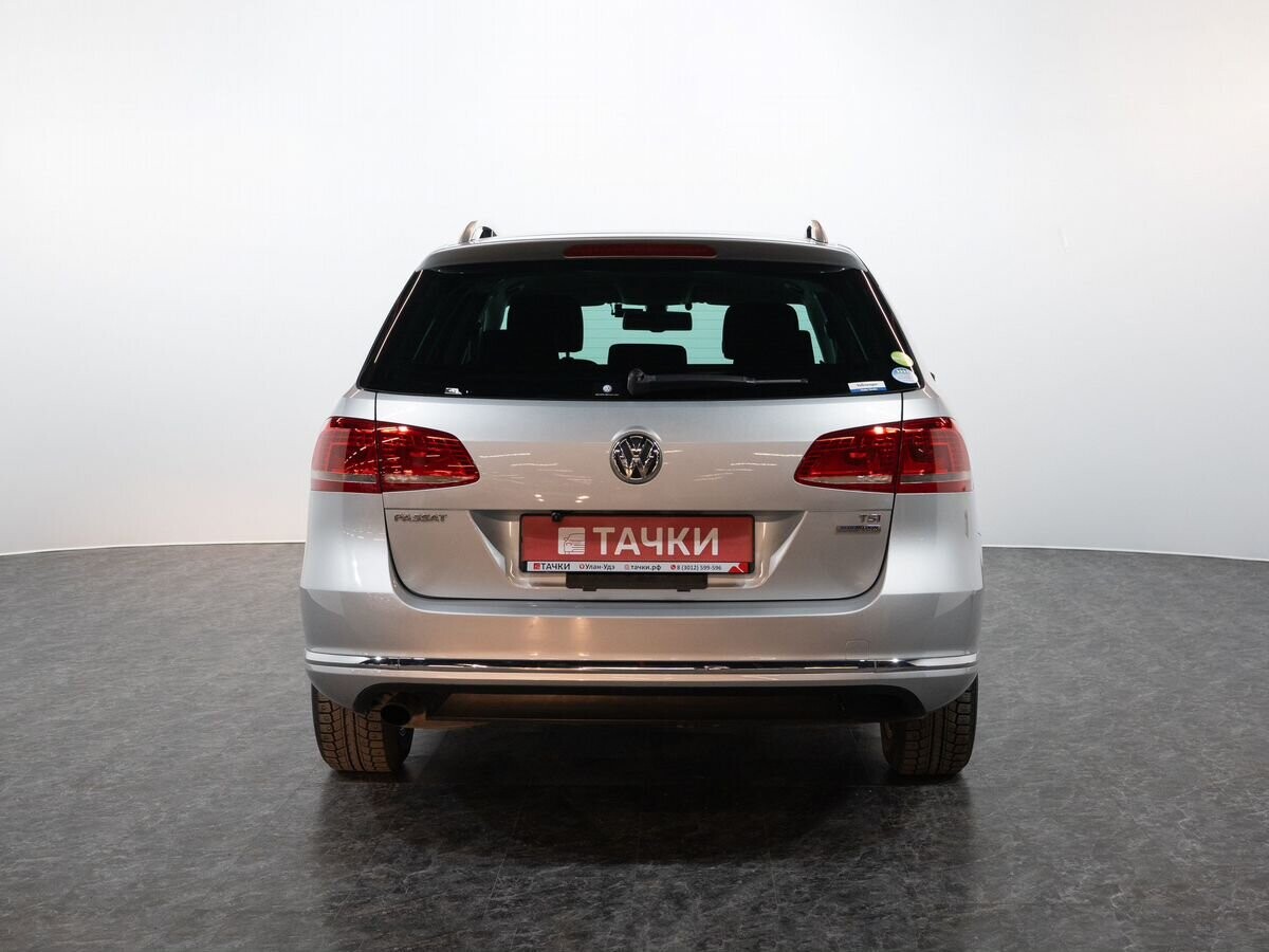 Volkswagen Passat 2011 - фото автомобиля
