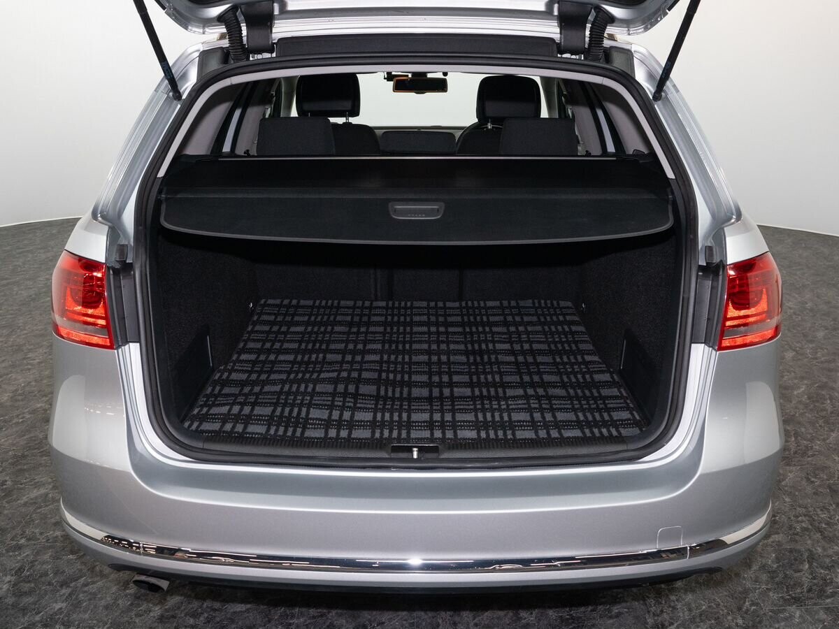 Volkswagen Passat 2011 - фото автомобиля