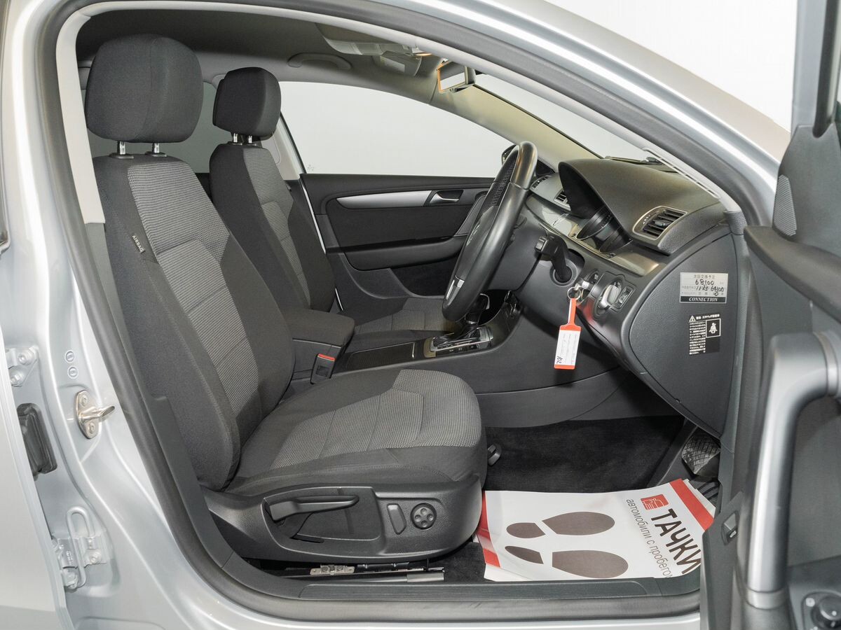 Volkswagen Passat 2011 - фото автомобиля