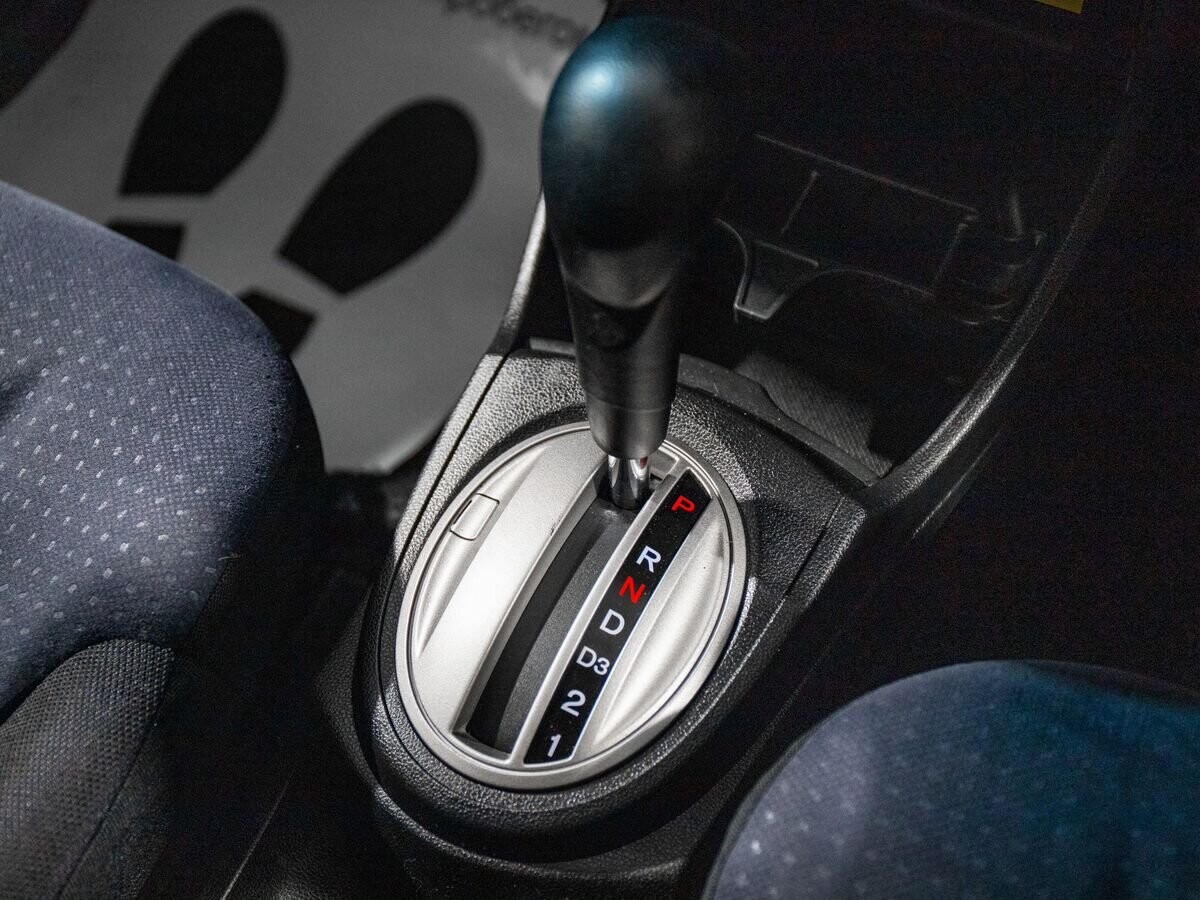 Honda Fit 2010 - фото автомобиля