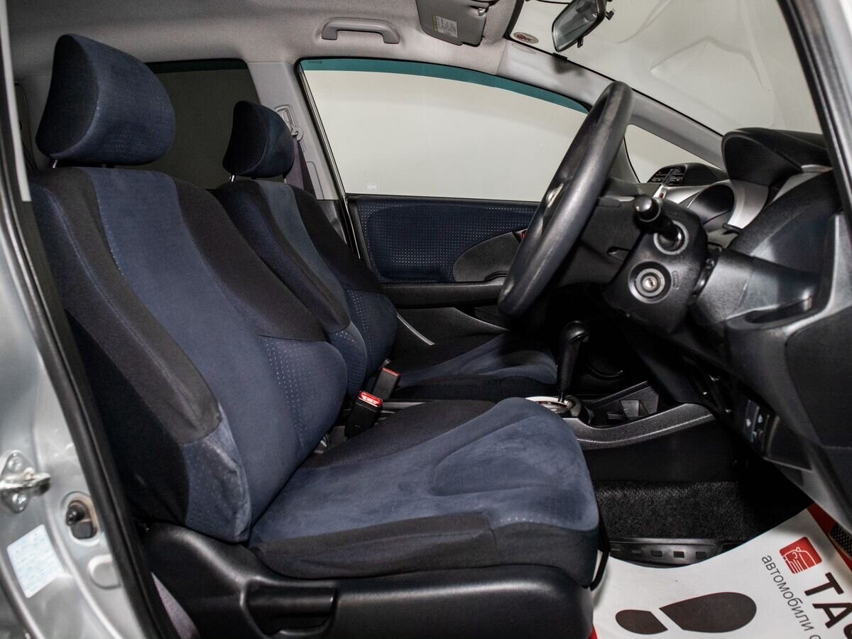 Honda Fit 2010 - фото автомобиля