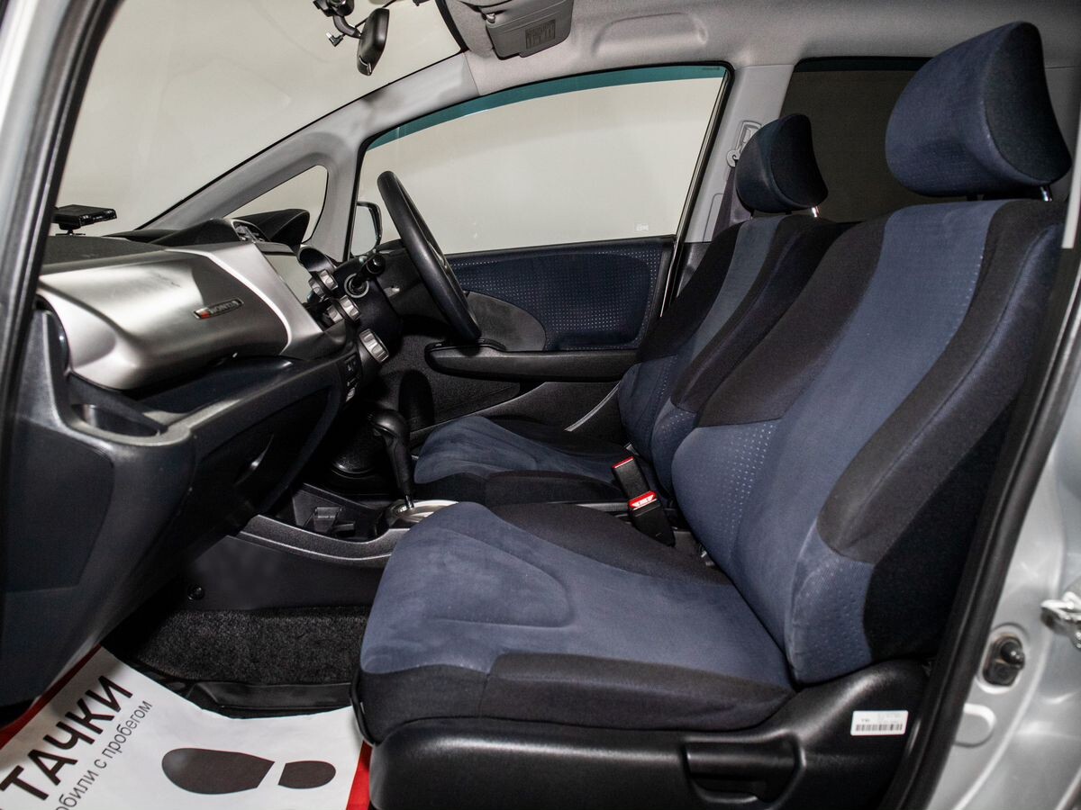 Honda Fit 2010 - фото автомобиля