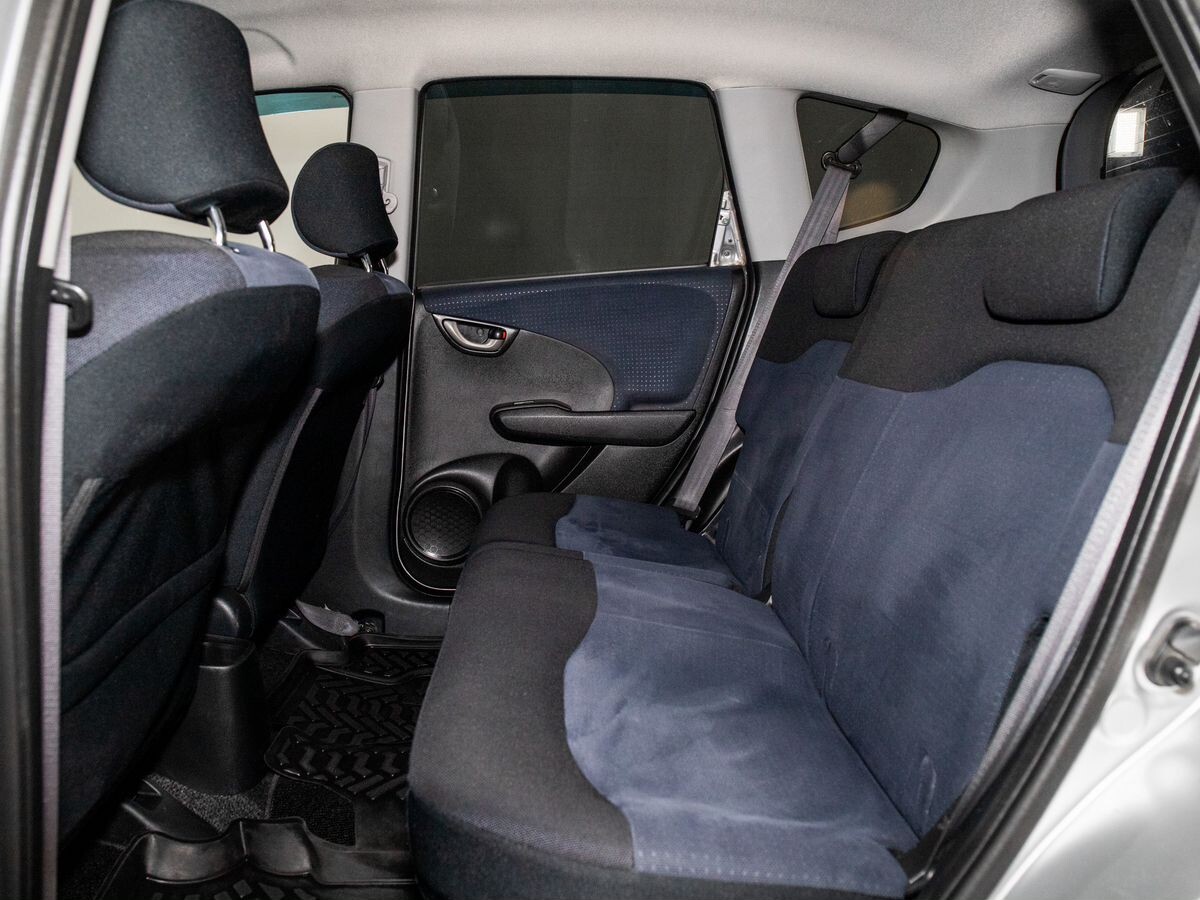 Honda Fit 2010 - фото автомобиля