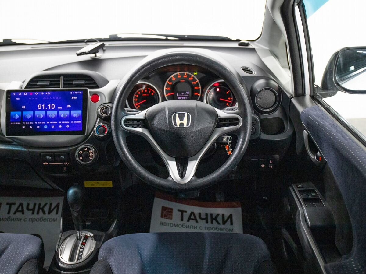 Honda Fit 2010 - фото автомобиля