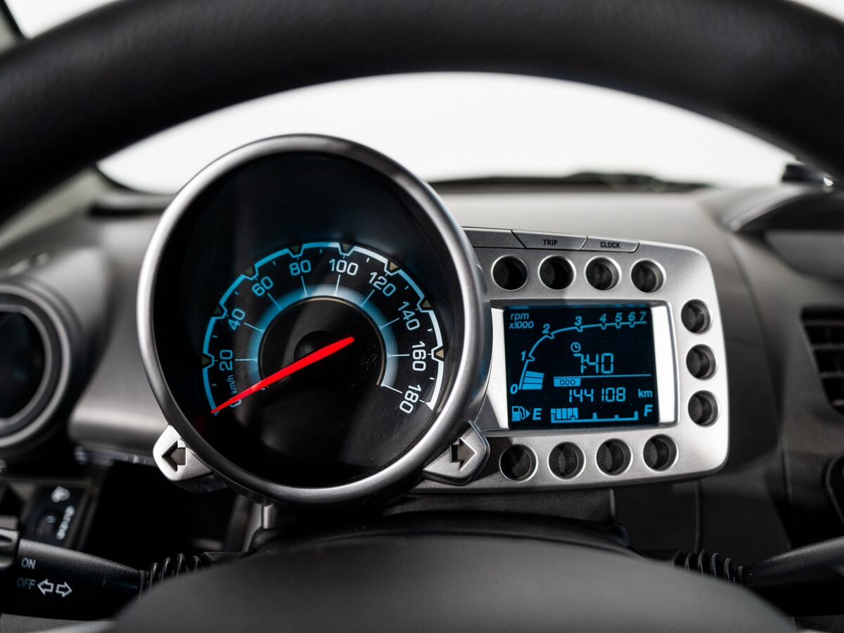 Chevrolet Spark 2011 - фото автомобиля