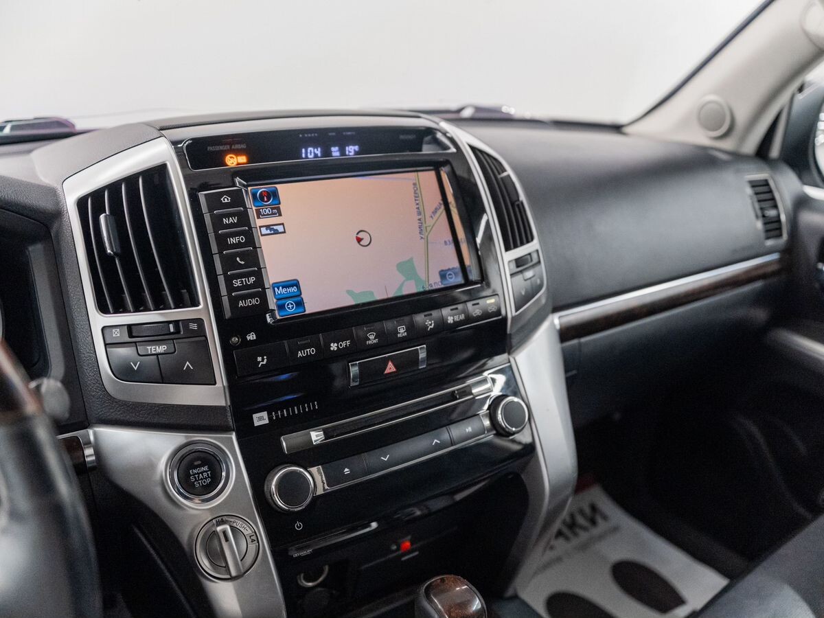 Toyota Land Cruiser 2012 - фото автомобиля