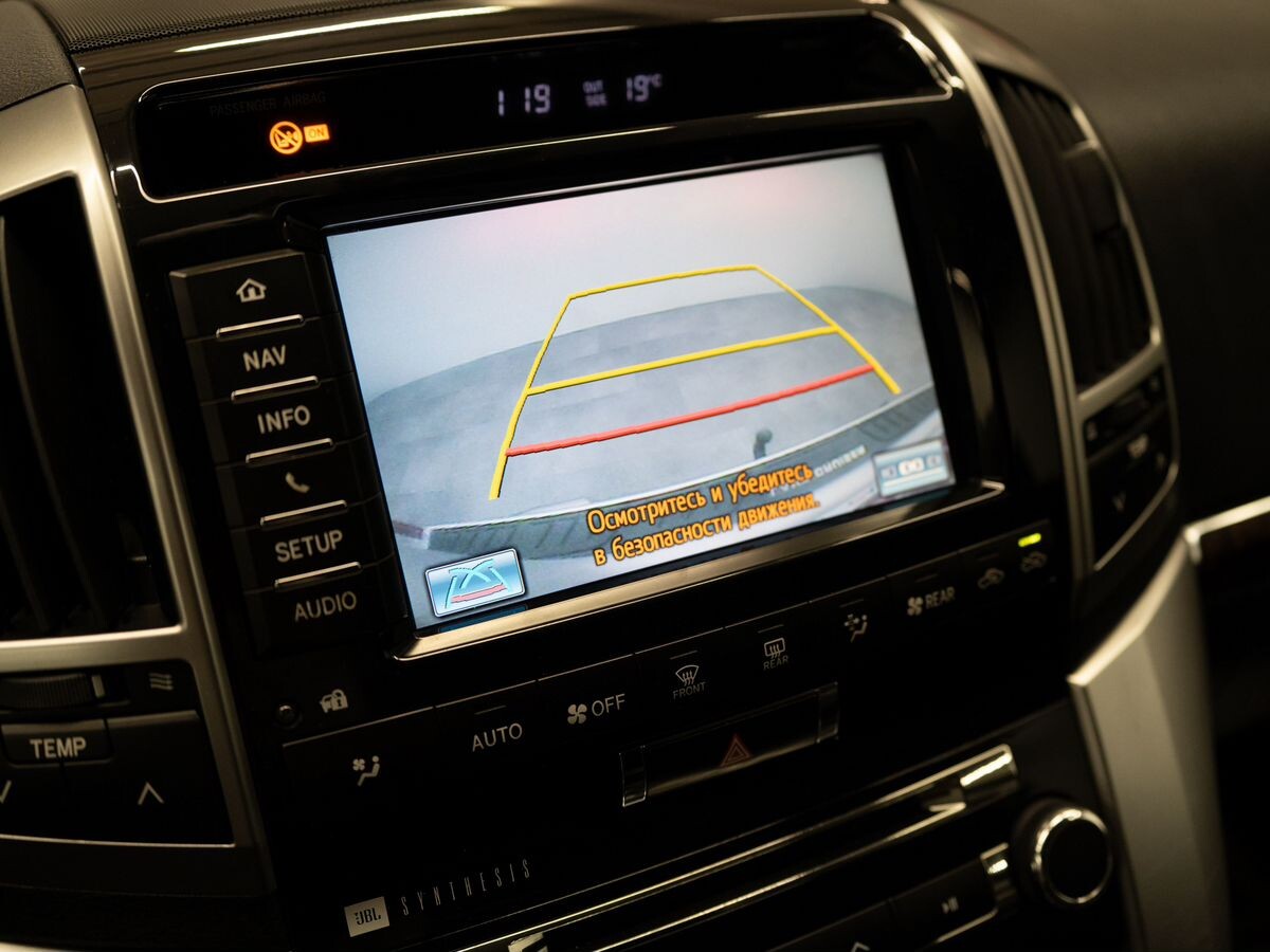 Toyota Land Cruiser 2012 - фото автомобиля