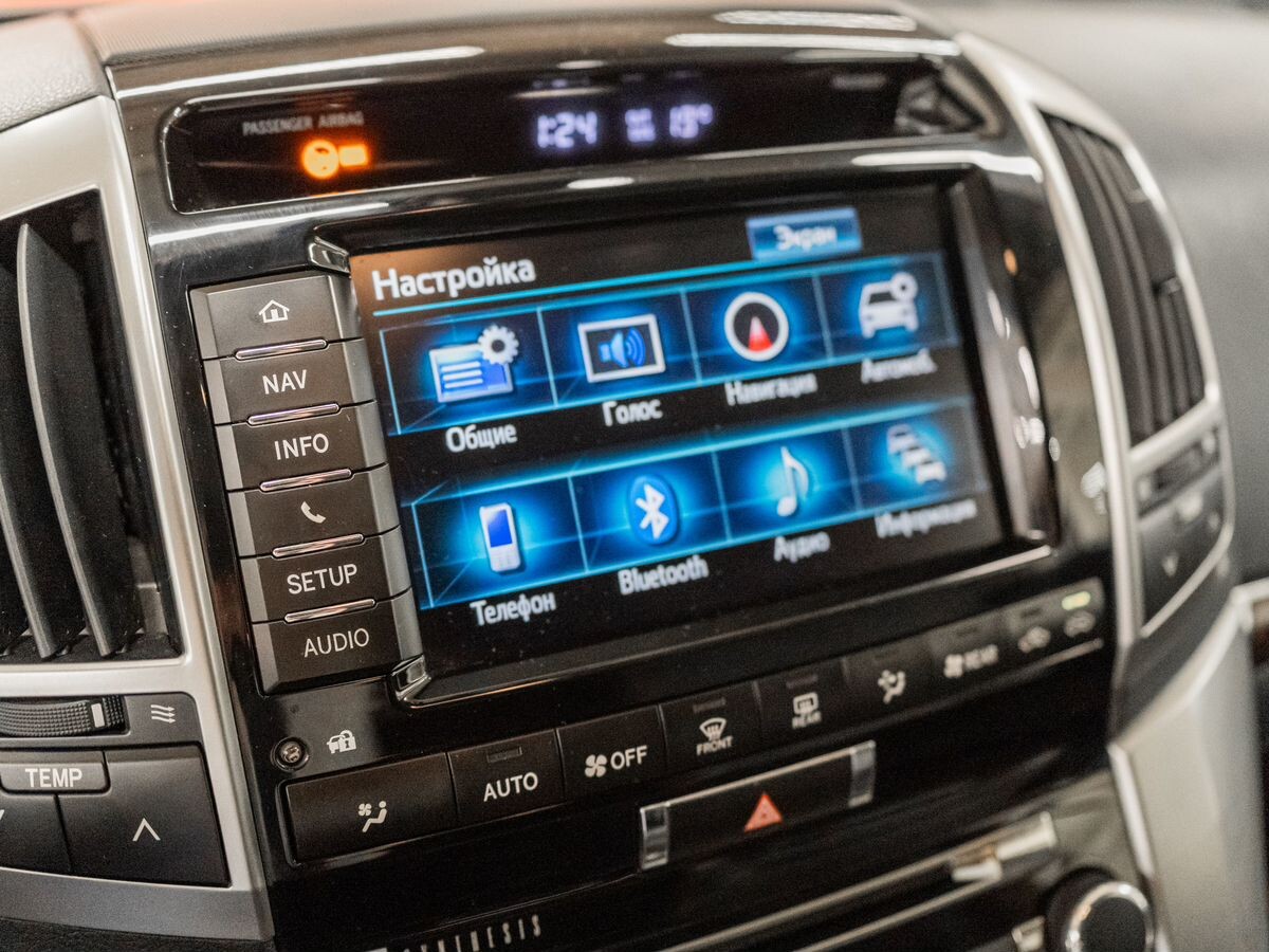 Toyota Land Cruiser 2012 - фото автомобиля