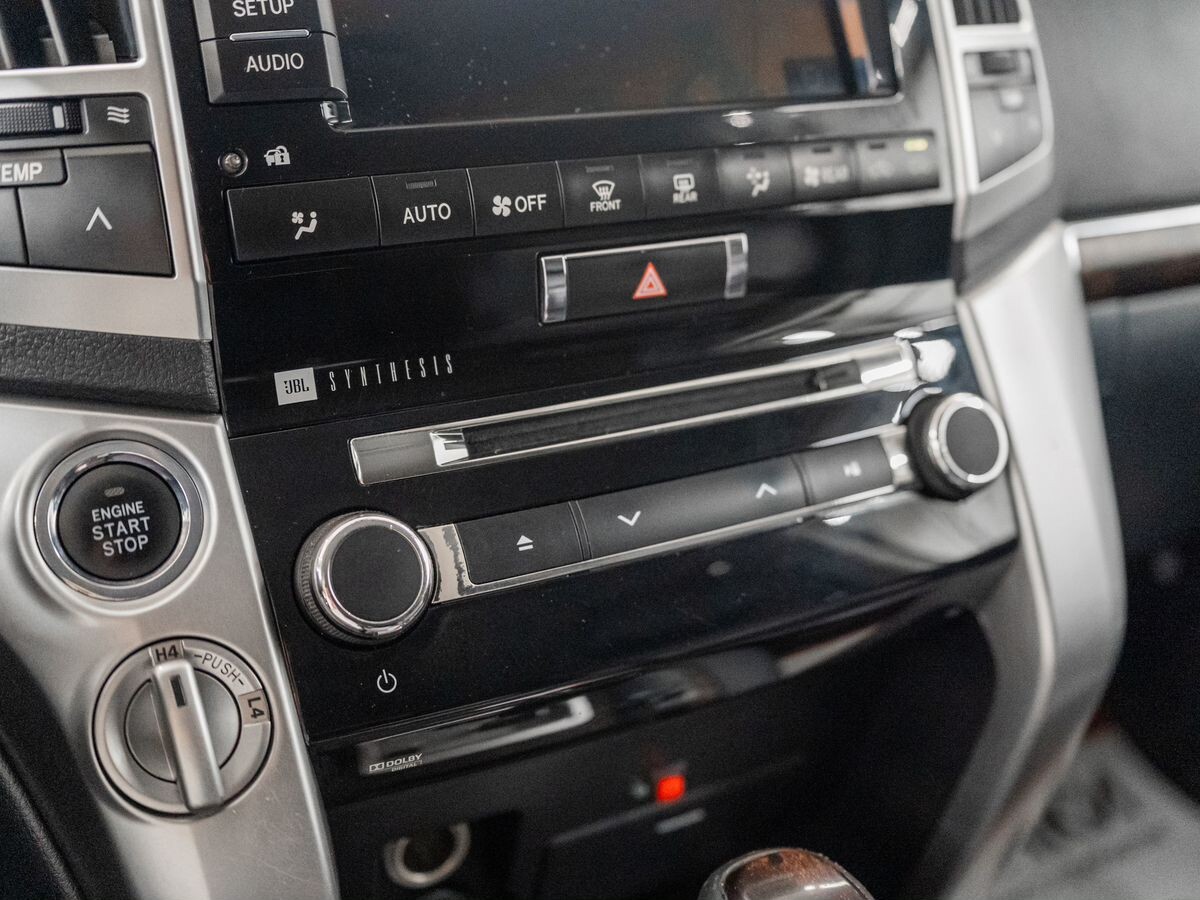 Toyota Land Cruiser 2012 - фото автомобиля