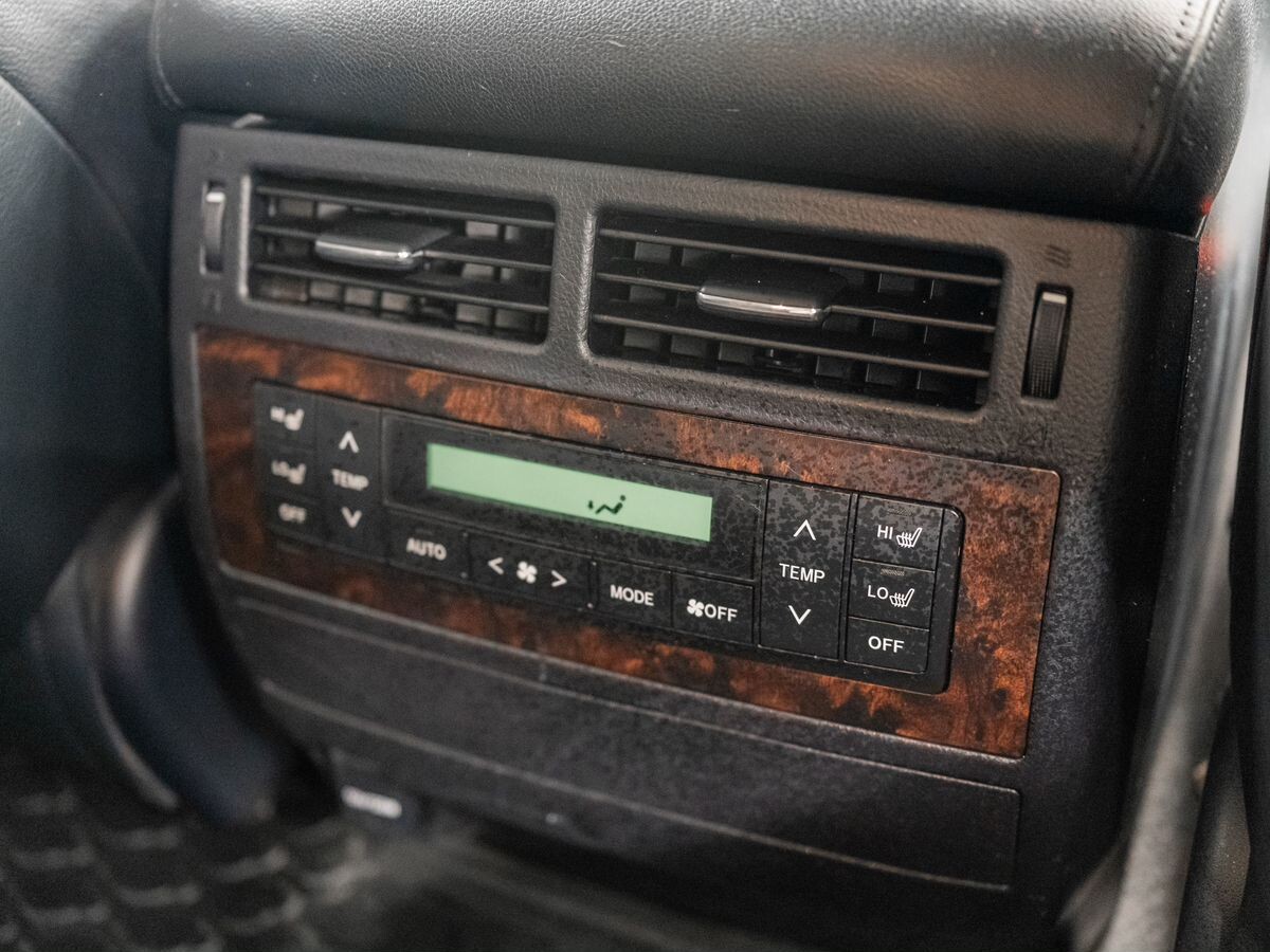 Toyota Land Cruiser 2012 - фото автомобиля